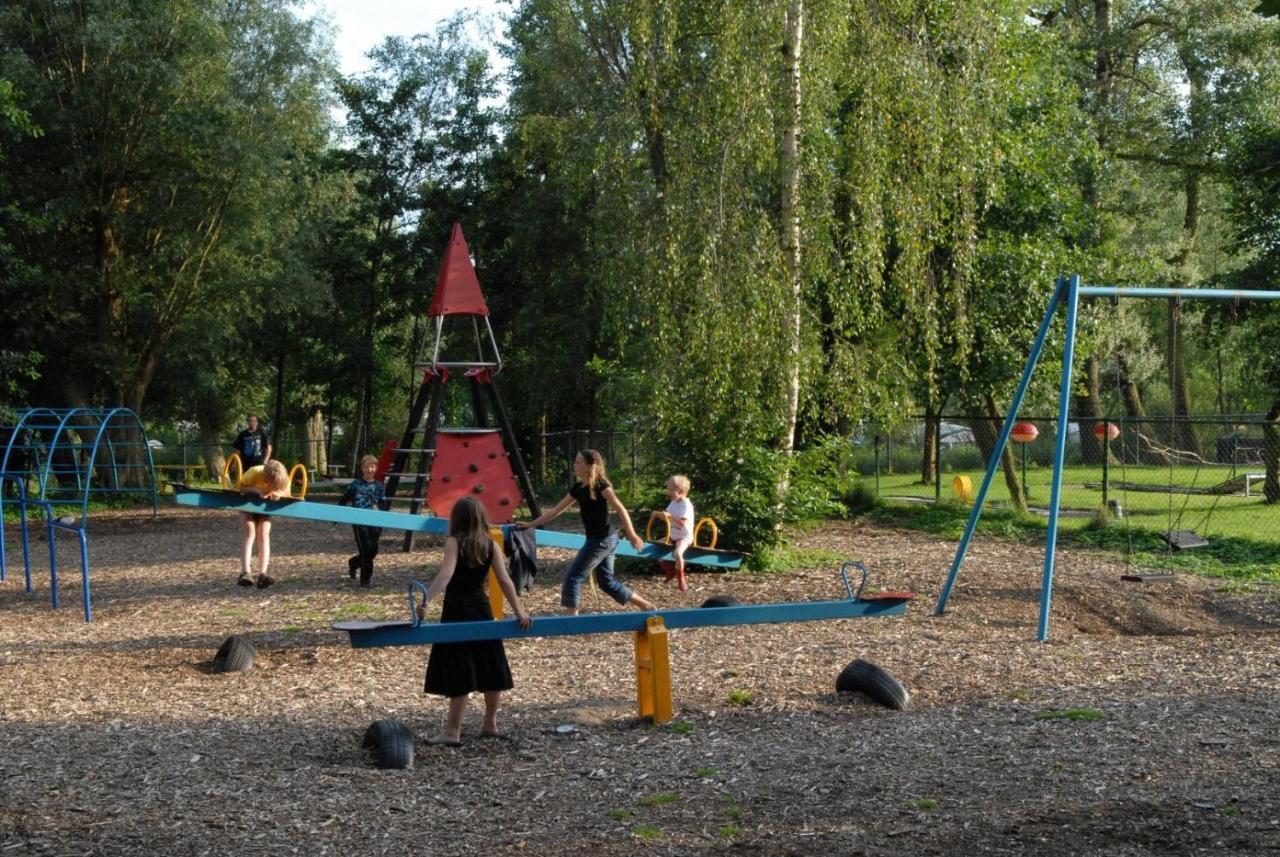 Vakantiepark Bergumermeer - 689 Suameer Bagian luar foto